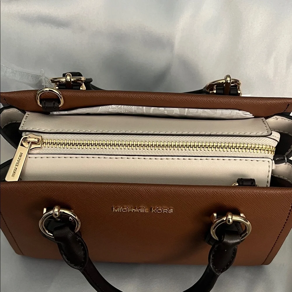 New Michael Kors Marilyn Small LuggageColor-Block Saffiano Leather Messenger Bag - Picture 6 of 7